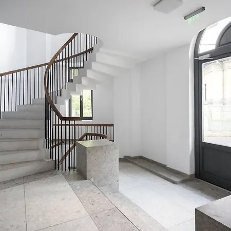 The Elegance Apartment *